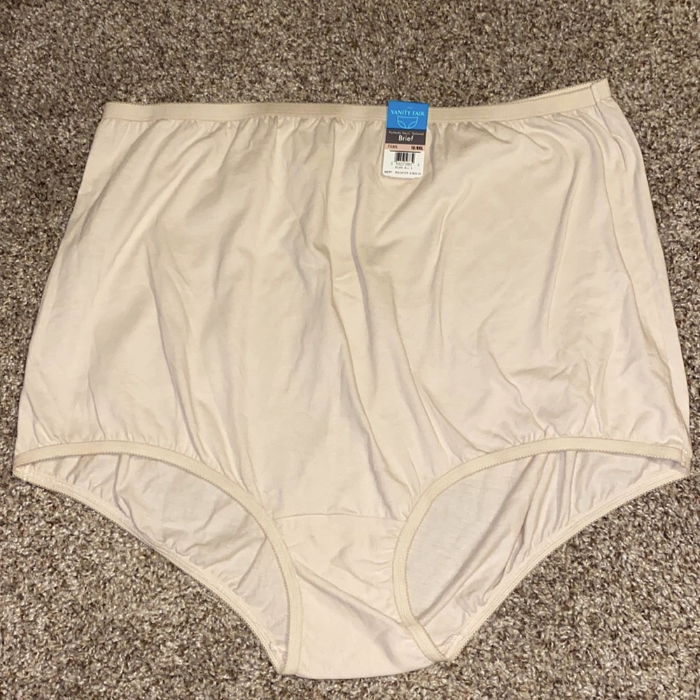 Vanity Fair 12/5XL NWT.